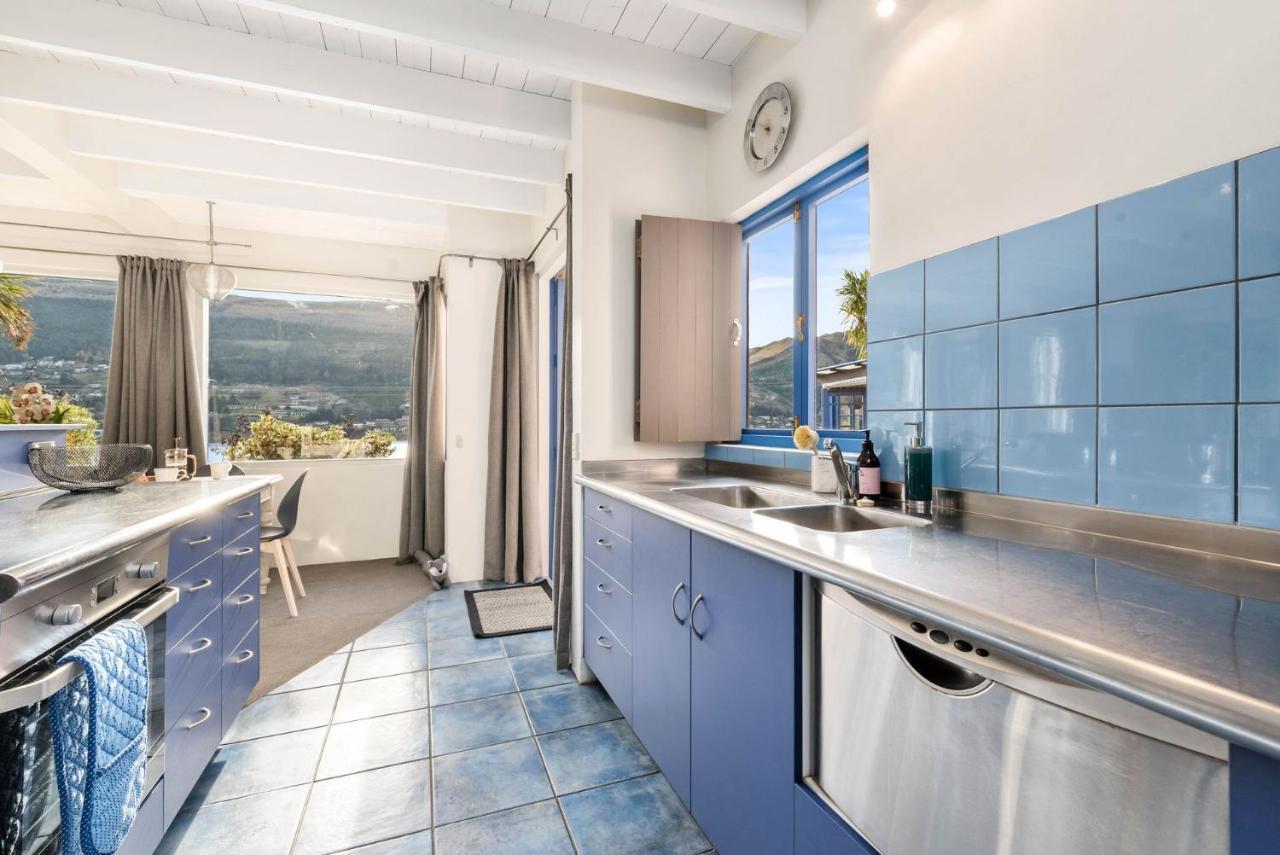 Sunny Lakeview Villa Queenstown Buitenkant foto